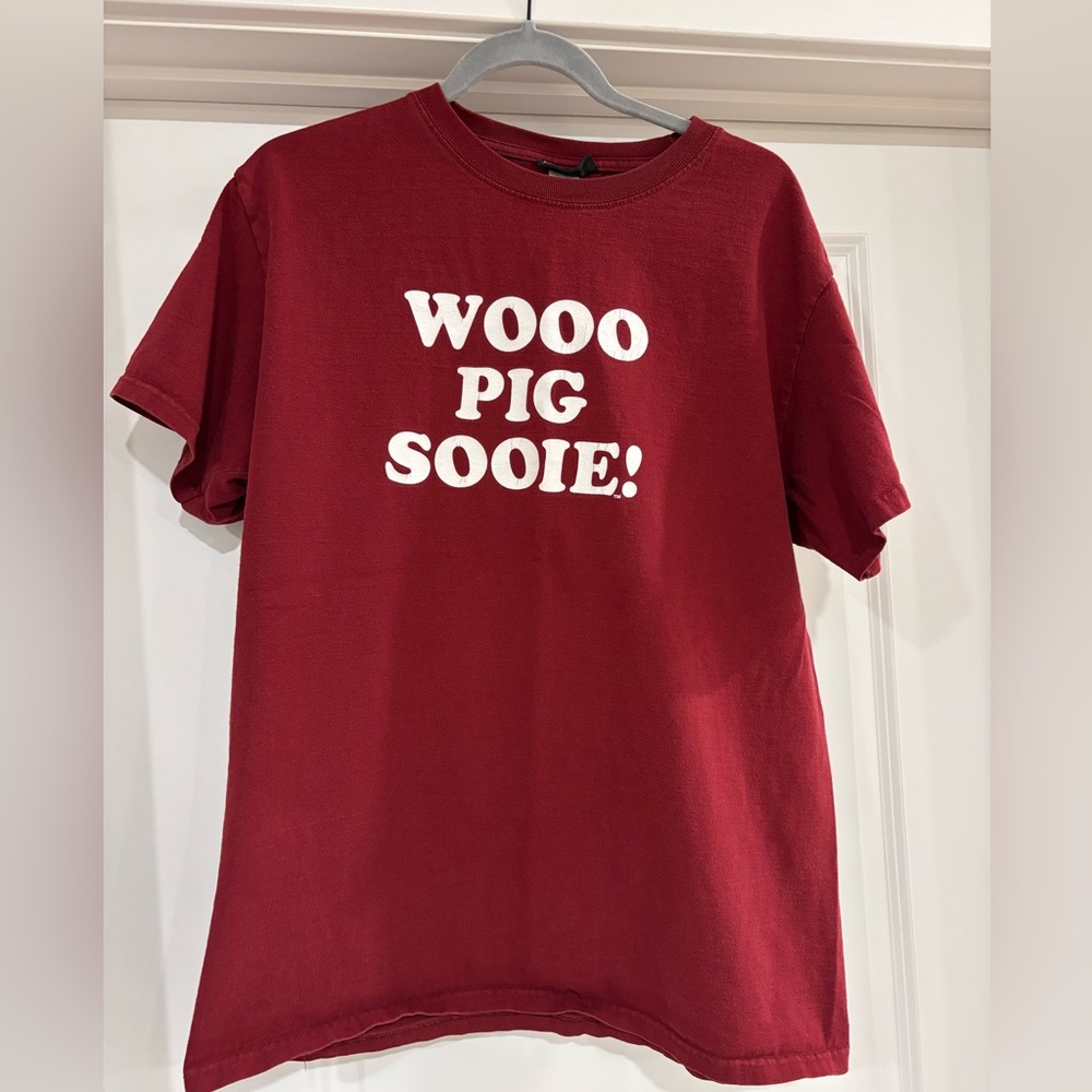 Arkansas Razorbacks Red Graphic Tee - WOOO PIG SOOIE!